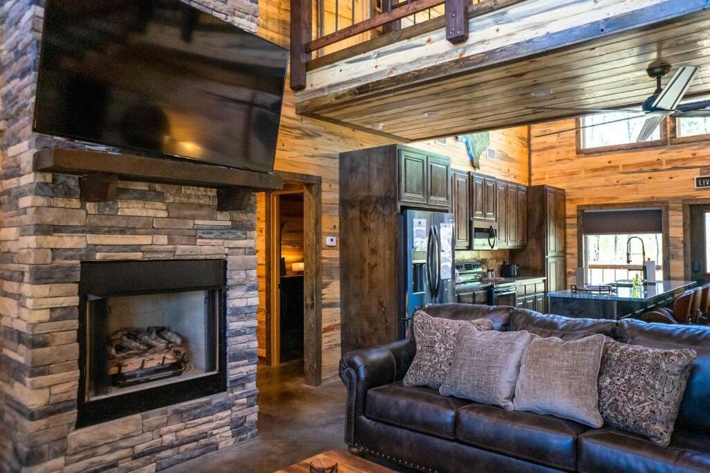 The Big Tex Luxury Cabin Is Epic Broken Bow Extérieur photo