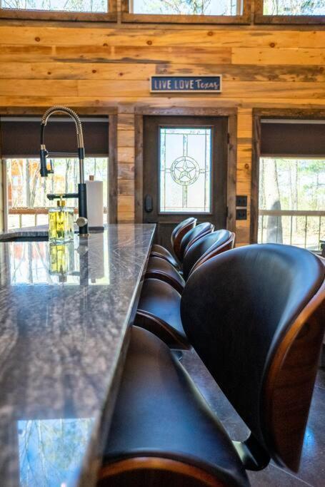 The Big Tex Luxury Cabin Is Epic Broken Bow Extérieur photo
