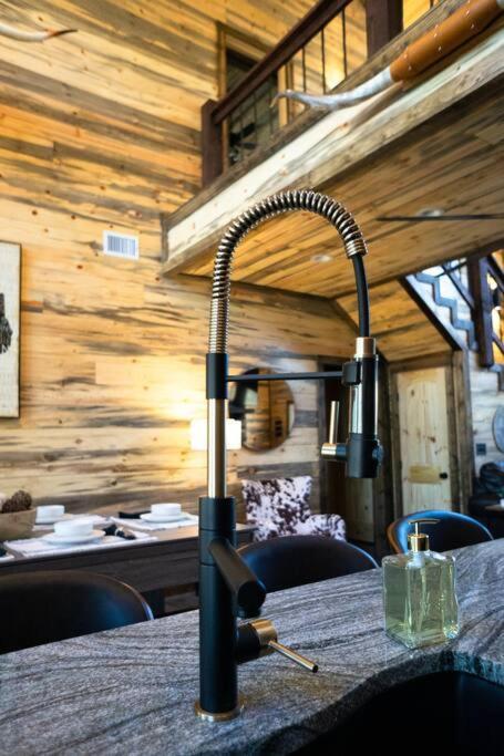 The Big Tex Luxury Cabin Is Epic Broken Bow Extérieur photo