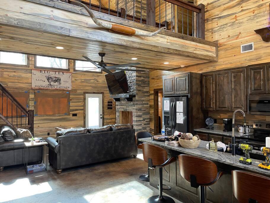 The Big Tex Luxury Cabin Is Epic Broken Bow Extérieur photo